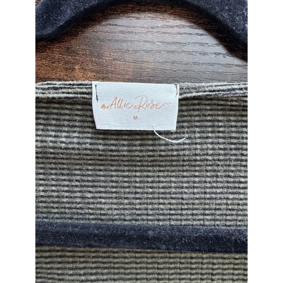 Allie Rose Stripped Long Sleeve Top Size Medium Green/ Black Stretch EUC - Picture 3 of 6